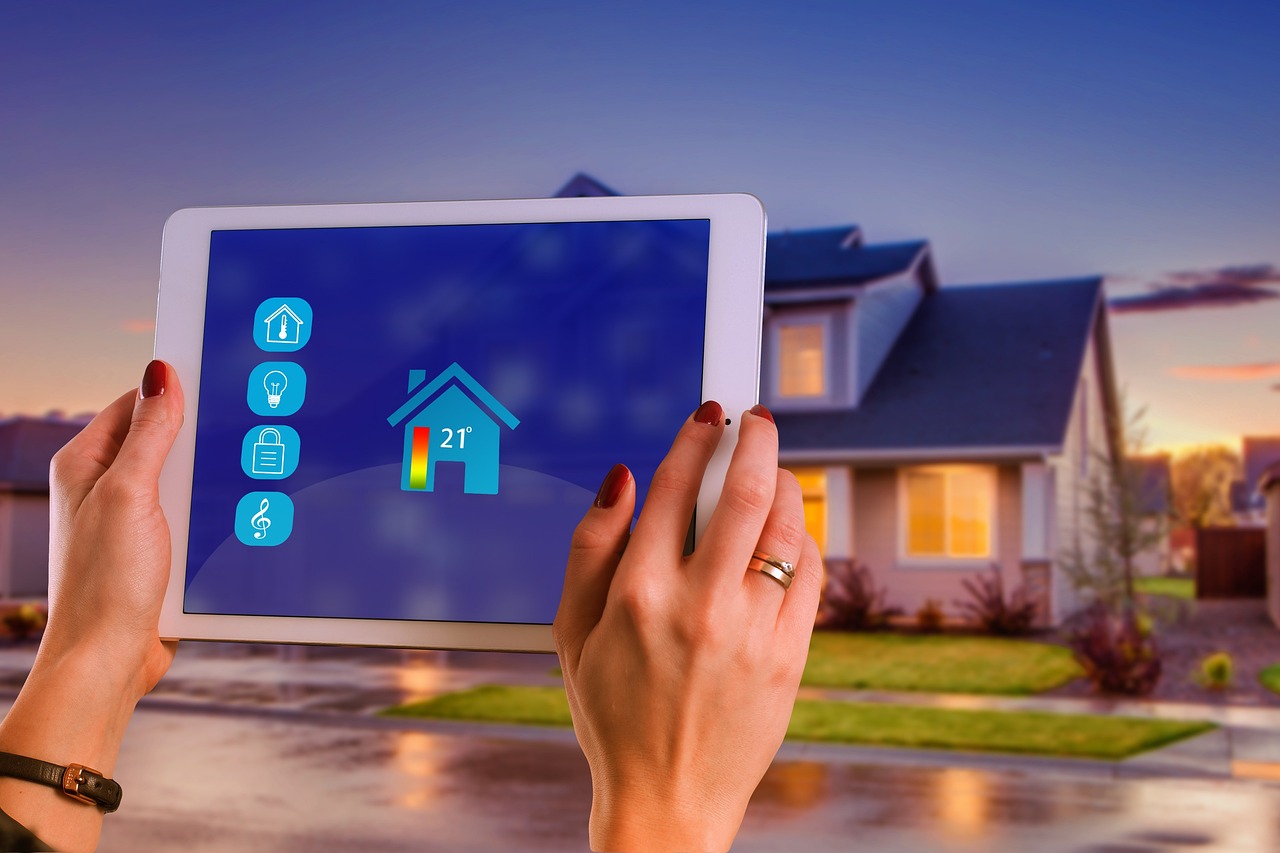 Slimme koelkast met touchscreen en kookassistentie. Slimme koelkast met touchscreen en kookassistentie.